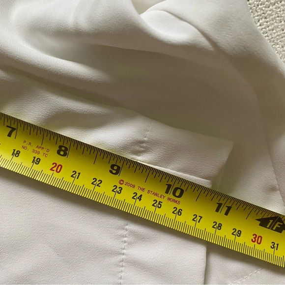 NWT NIKE White Mid Rise Bermuda Golf Shorts  10 1/2” Size 12 - Picture 10 of 10